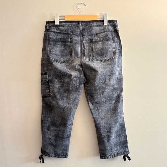 DKNY Stone Wash Charcoal Cotton Cargo Capris - Picture 9 of 14
